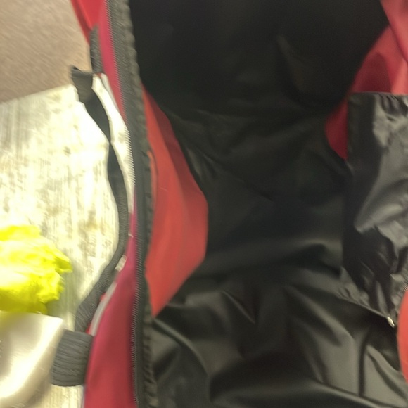 Nike Duffle Bag 1 zipper tab broke but still works fine - Picture 11 of 13